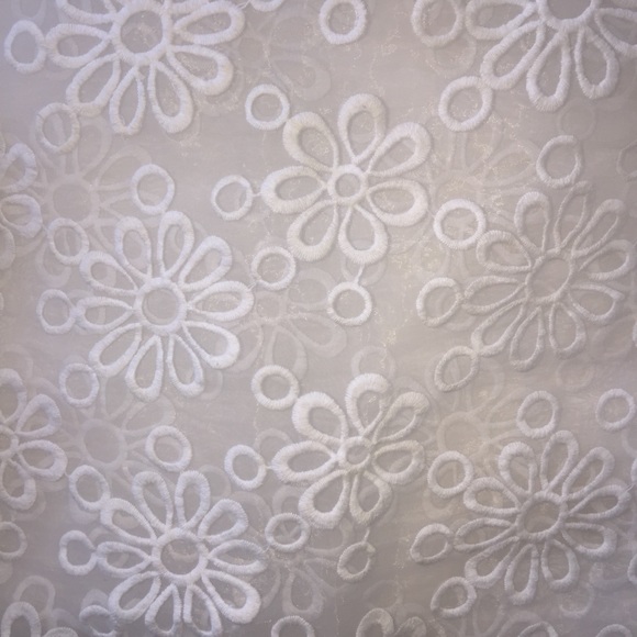 BB Dakota Organza Flower Embroidered Cropped Top - Picture 4 of 10